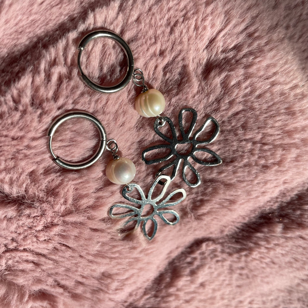 "Pearl Daisy" Earrings