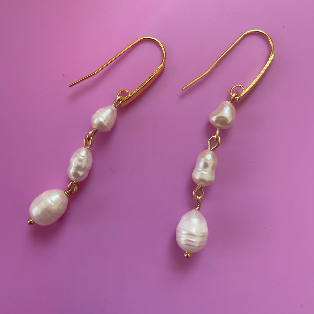 "Clever Pearl" Earrings
