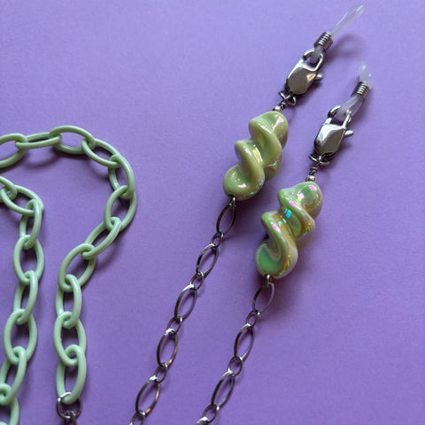 "Do The Twist" Mask/Glasses Chain